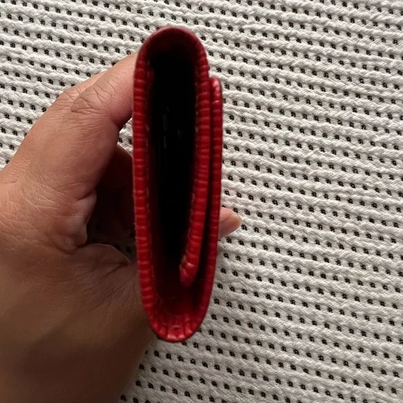 Louis Vuitton 4 Ring Epi Key Holder - Picture 3 of 15